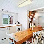 Gammalt Fiskarhus Av Mjosundet I Aure * Valen