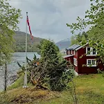 Gammalt Fiskarhus Av Mjosundet I Aure Feriehus *
