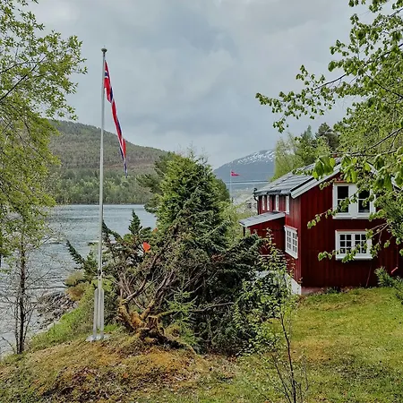 Gammalt Fiskarhus Av Mjosundet I Aure Nyaraló *