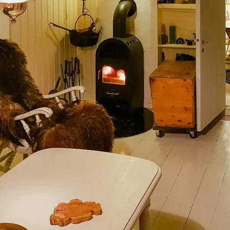 Nyaraló Gammalt Fiskarhus Av Mjosundet I Aure Valen