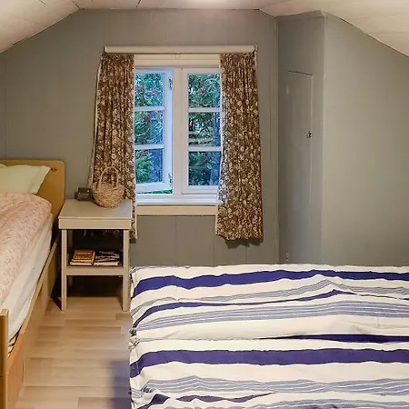 Gammalt Fiskarhus Av Mjosundet I Aure Nyaraló Valen