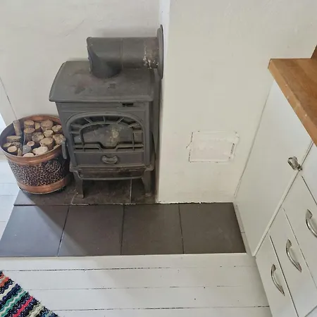 Nyaraló Gammalt Fiskarhus Av Mjosundet I Aure *