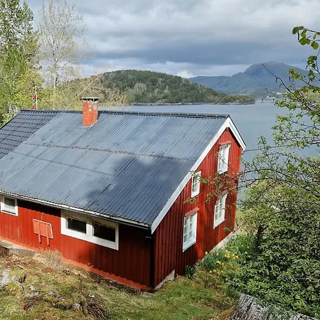 Gammalt Fiskarhus Av Mjosundet I Aure *