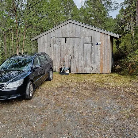 Gammalt Fiskarhus Av Mjosundet I Aure Valen
