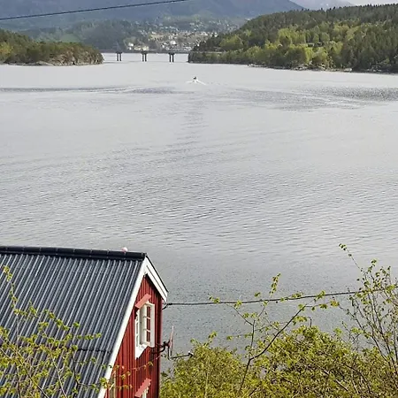 Gammalt Fiskarhus Av Mjosundet I Aure