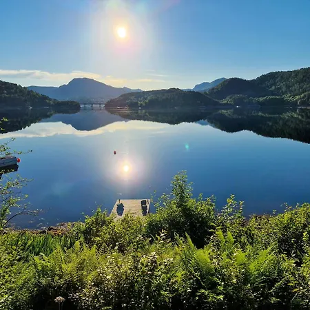 Gammalt Fiskarhus Av Mjosundet I Aure * Valen