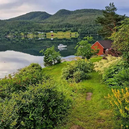 Gammalt Fiskarhus Av Mjosundet I Aure *