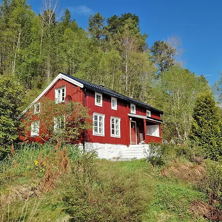 Gammalt Fiskarhus Av Mjosundet I Aure Feriehus
