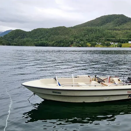 Gammelt Fiskerhus Ved Mjosundet I Aure