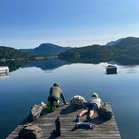 Gammalt Fiskarhus Av Mjosundet I Aure 펜션 Valen