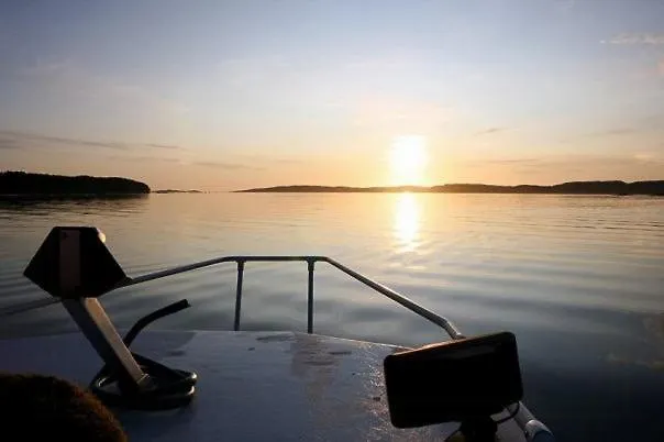 Gammelt Fiskerhus Ved Mjosundet I Aure Valen (Hordaland)