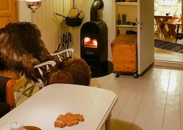 Feriehus Gammelt Fiskerhus Ved Mjosundet I Aure Valen (Hordaland)