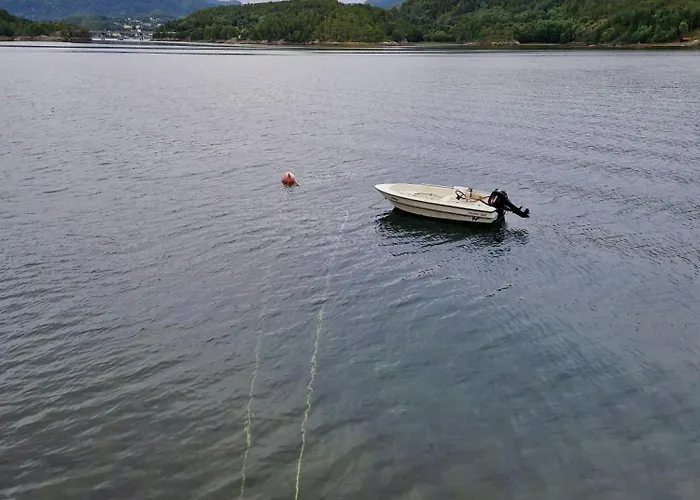 Feriehus Gammelt Fiskerhus Ved Mjosundet I Aure *