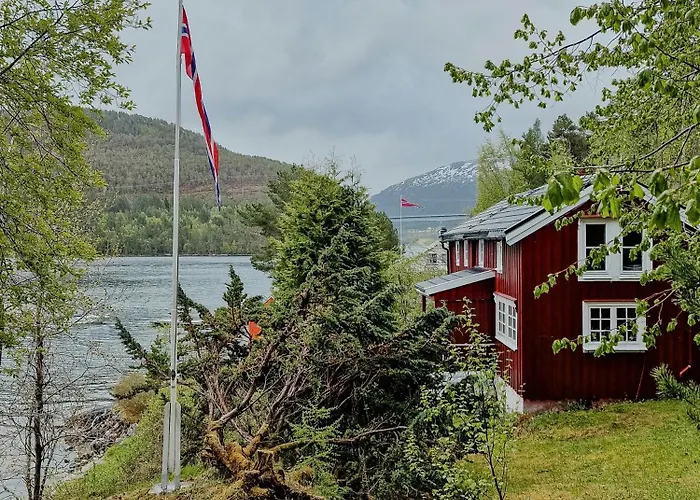Gammelt Fiskerhus Ved Mjosundet I Aure Tatil Evi *