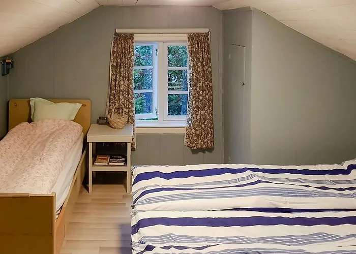 Gammelt Fiskerhus Ved Mjosundet I Aure Tatil Evi Valen (Hordaland)