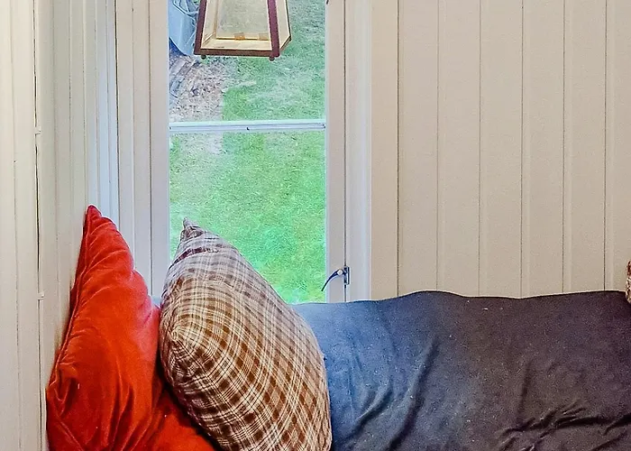 Gammelt Fiskerhus Ved Mjosundet I Aure *
