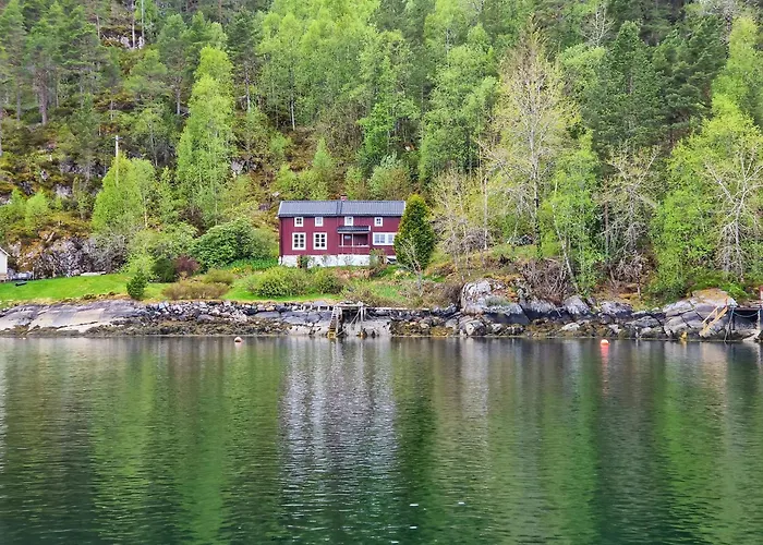 Gammelt Fiskerhus Ved Mjosundet I Aure Tatil Evi *