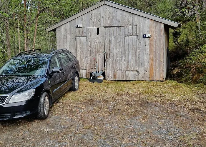 Gammelt Fiskerhus Ved Mjosundet I Aure Valen (Hordaland)