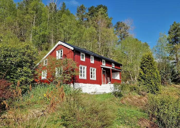 Gammelt Fiskerhus Ved Mjosundet I Aure Tatil Evi